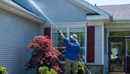 man power washing house
